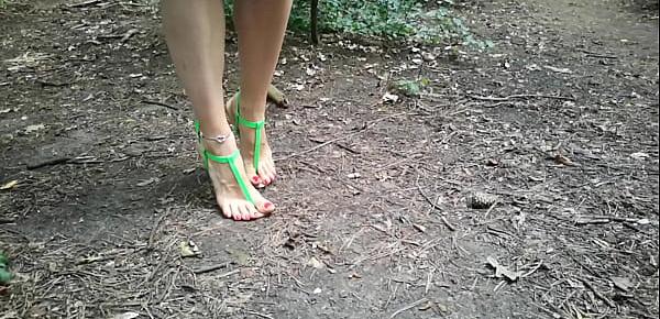  Barefoot in the woods @Barefoot.sheikha